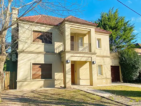 Casa en Barrio Cerrado en Venta en City Bell [Cod: 0041]