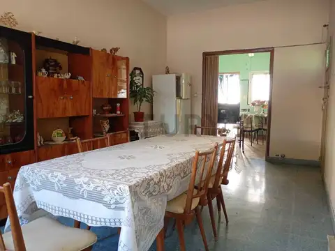 VENTA CASA CON PATIO, TERRAZA, JARDÍN, LOCAL Y/O GARAGE en Villa Lugano, CABA