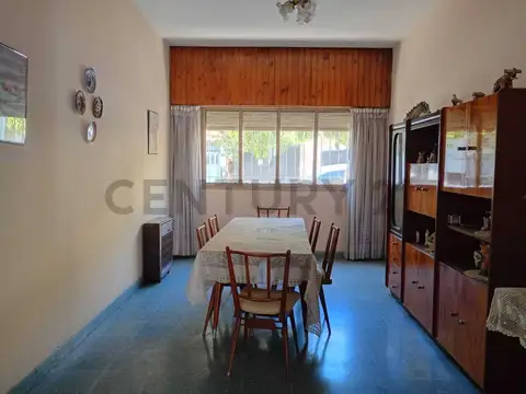 VENTA CASA CON PATIO, TERRAZA, JARDÍN, LOCAL Y/O GARAGE en Villa Lugano, CABA