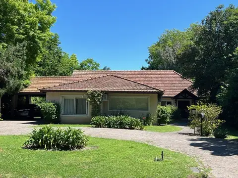 Casa 6 ambientes con 4 baños