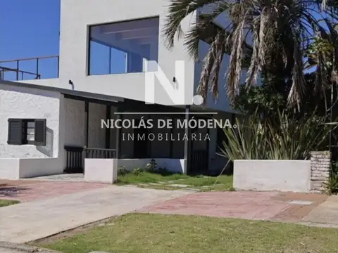 En venta casa de 4 dormitorios en Península, Punta del Este