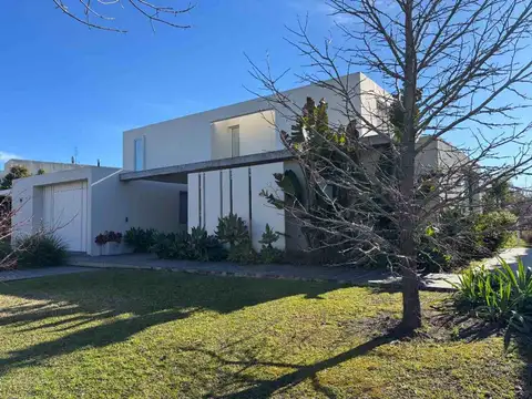 Venta Casa a la Laguna en Albanueva