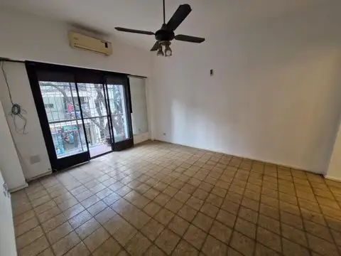 3 Ambientes Amplios al Frente c/ Balcón Corrido y Patio