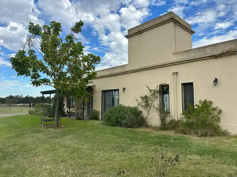 Venta Chacra excelente calidad constructiva Vista abierta al campo