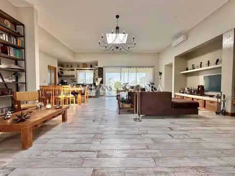 Casa 5 ambientes con 3 baños