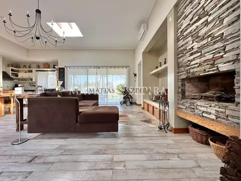 Casa en Venta con 2 cocheras