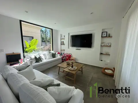 Casa 6 ambientes con 3 baños