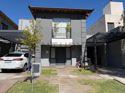VENTA CASA 3 DORMITORIOS EN B° PRIVADO