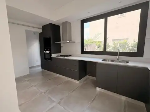 Casa a Estrenar en Venta Barrio Cerrado Santa Clara. 3 Dormitorios. Manzanares. Pilar