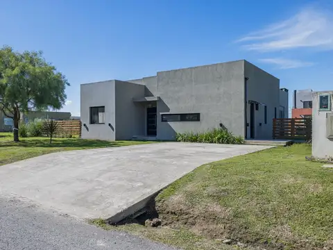 La Pista 1223 Esquina, O Higgins, B1623 Ingeniero Maschwitz, Provincia de Buenos Aires