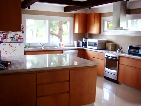 Casa en Venta con 4 cocheras