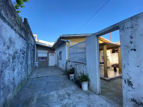 Casa en Venta con 3 cocheras