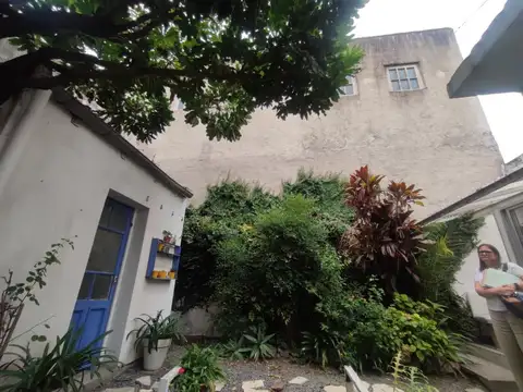 Ph tipo casa en venta con local comercial en quilmes