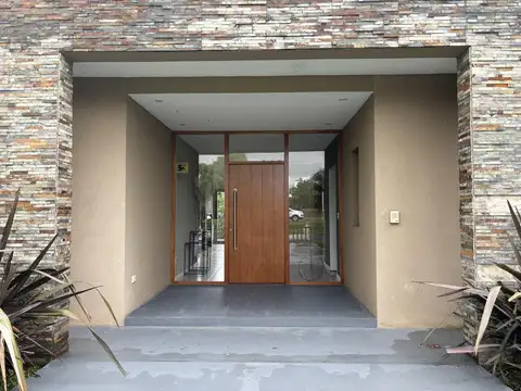 Casa. Venta.  Barrio La Lomada De Pilar, Pilar, GBA 2.  Posible alquiler Julio 2026 - 4 ambientes