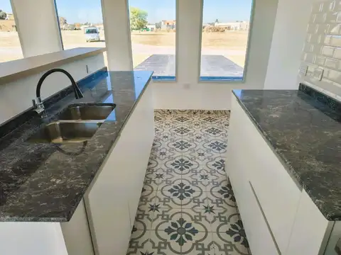 Casa a estrenar de 4 ambientes en venta en barrio cerrado los juncos lujan a56