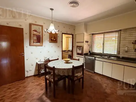 Casa en Venta con 6 cocheras