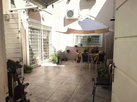 Depto Tipo Casa 3 ambientes con 2 baños