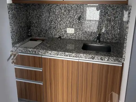 Oficina de 71m2 en alquiler- Quilmes centro