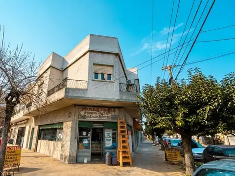 VENTA EN BLOCK 2 DEPARTAMENTOS Y LOCAL EN ESQUINA