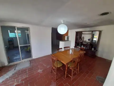 Casa en Venta con 3 cocheras