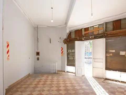 Muy buen Local en ochava reciclado a nuevo