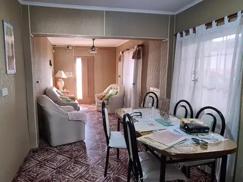 Casa en Venta con 3 cocheras