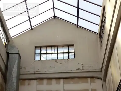 Ing. Huergo - Av Brasil: edificio en Block - oficinas y depositos. salida a 2 calles