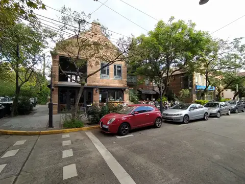 Martinez: Venta en Block De 12 Unidades en Calle Lamarca Esquina Paunero. Locales y Oficinas. Gran Inversión 