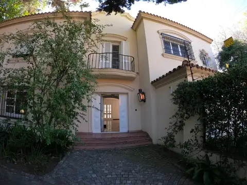 Casa en Venta con 4 cocheras