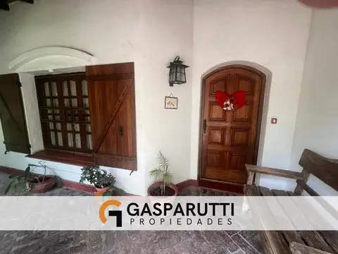 Casa 6 ambientes con 5 baños