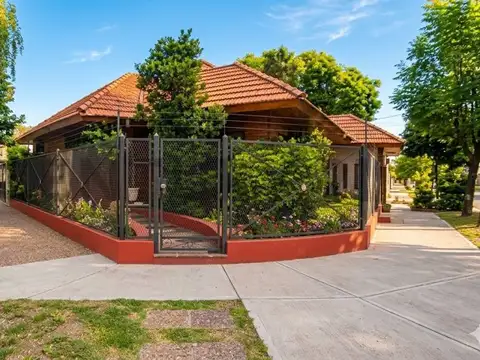Casa 6 Ambientes 3 domitorios, Piscina, parque
