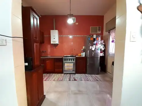 Casa 5 ambientes con 2 baños