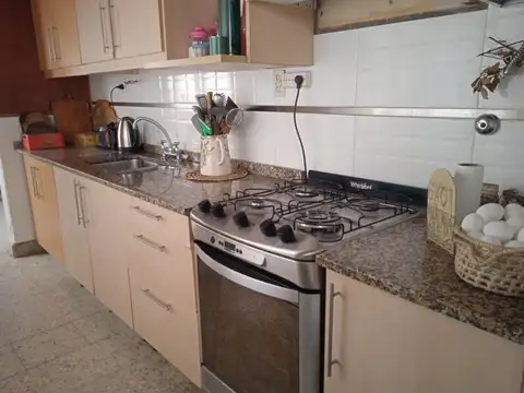 Casa 5 ambientes con 2 baños