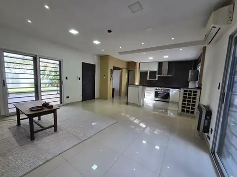 Casa en Venta con 4 cocheras