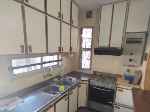 Casa 6 ambientes con 2 baños