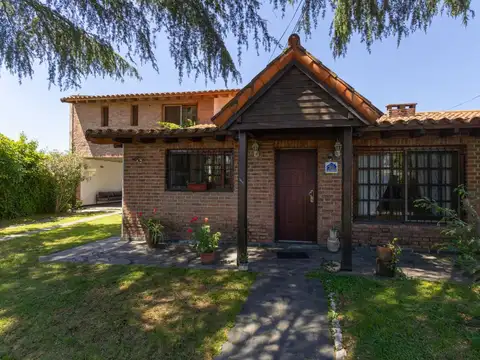 VENTA CASA 5 AMBIENTES BARRIO UNO
