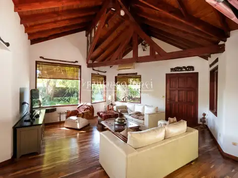 Casa 5 ambientes con 4 baños