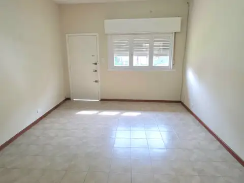 Charlone 400, Piso PB