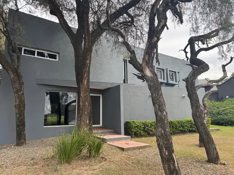 Excelente propiedad en alquiler - 3 Domitorios - 2 escritorios - jardin - pileta