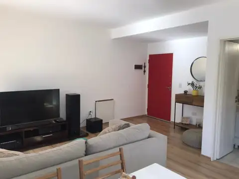 Av de los Lagos y Av de los Cole 3100