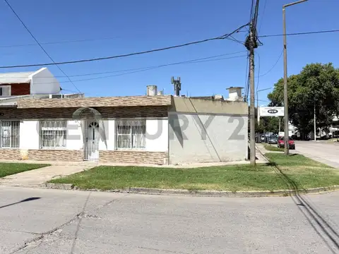 CASA 3 DORMITORIOS FRENTE A TERMINAL VENADO TUERTO