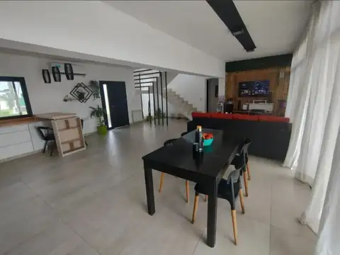 Casa 5 ambientes con 3 baños