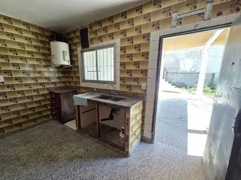 Casa 3 ambientes con 1 baño