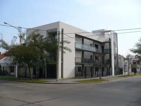 PATRICIO CULLEN 6900 - COCHERA FIJA CON SUP. SEMICUBIERTA, ALARMA SOBRE INGRESOS E ILUMINACIÓN