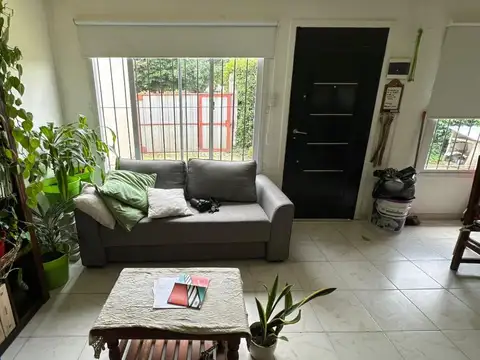 Casa en  49 Y 148. Amplio parque.