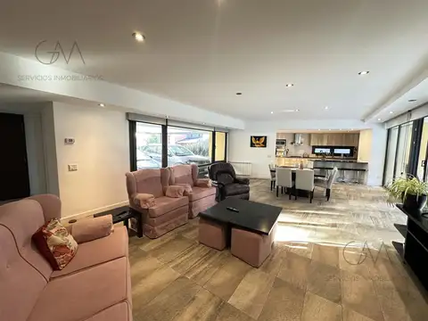 Casa 5 ambientes con 4 baños