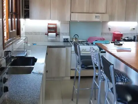 Casa 6 ambientes con 4 baños