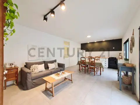 Departamento de 2 dormitorios con patio en venta en La Plata