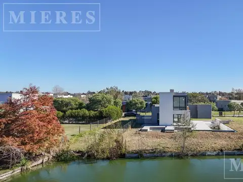 Casa en venta sobre lote a la laguna El Canton Barrio Norte
