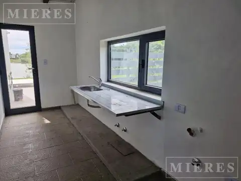 Casa en Venta con 4 cocheras